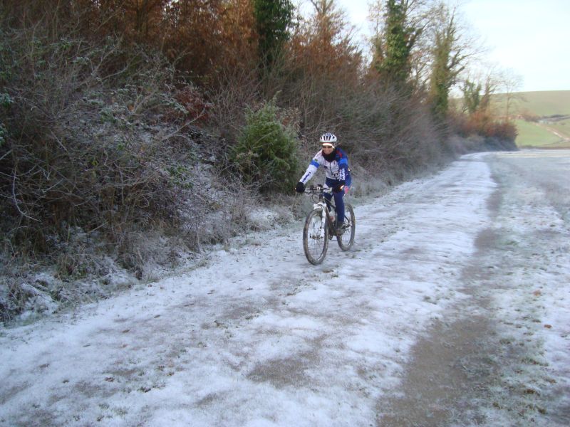 gal/2010/12 - Autunno Inverno 2010 - Le escursioni in MTB/Neve 18-19 dicembre/sul_ghiaccio_4.JPG